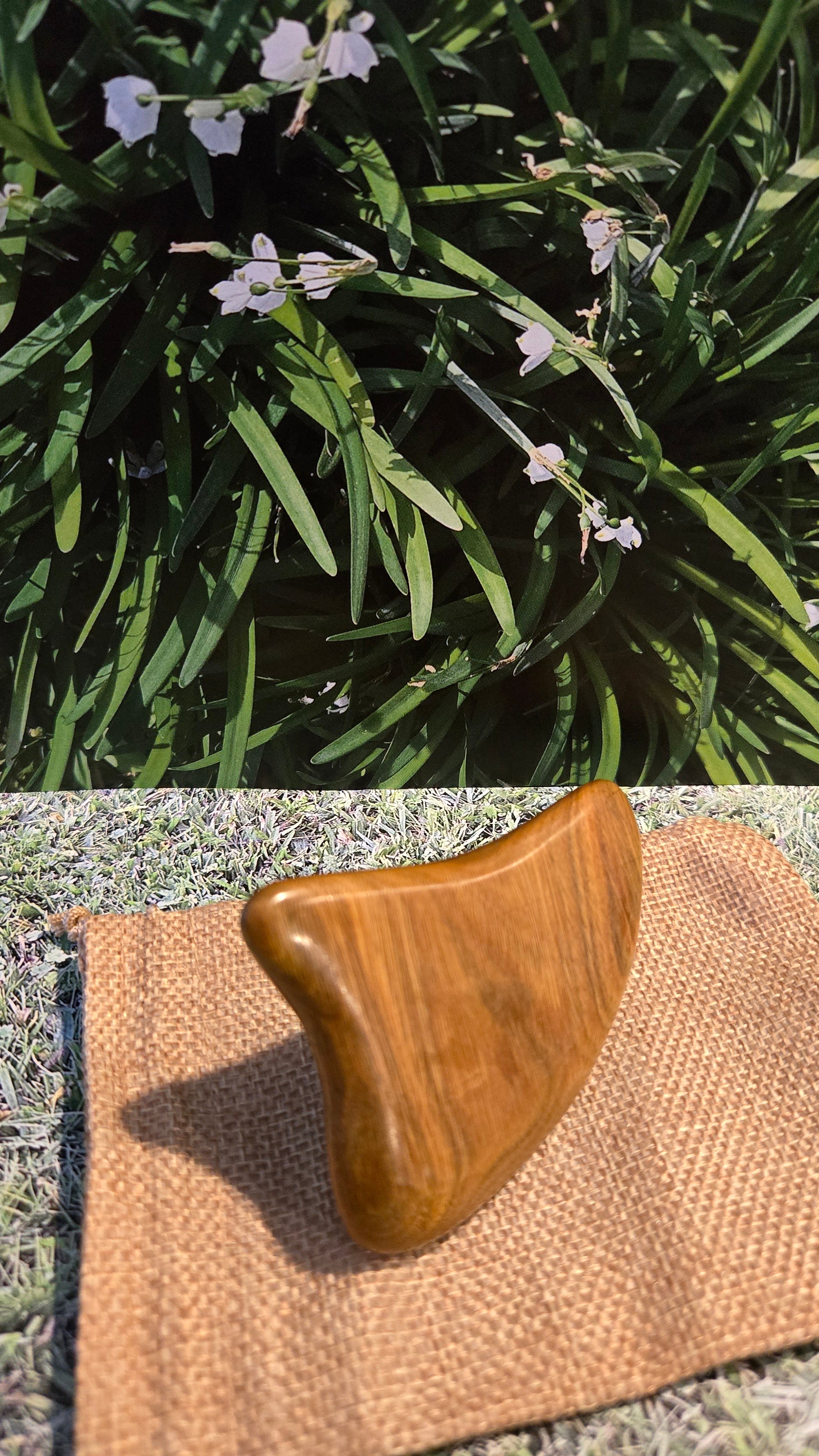 Sandalwood Face And Neck Gua Sha